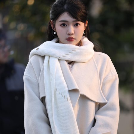 Wo Zai Deng, Yue Guang Luo Zai Wo Shen Shang (2025)