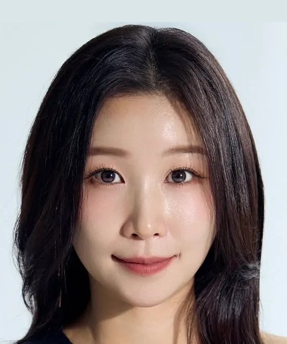 So Na Lee