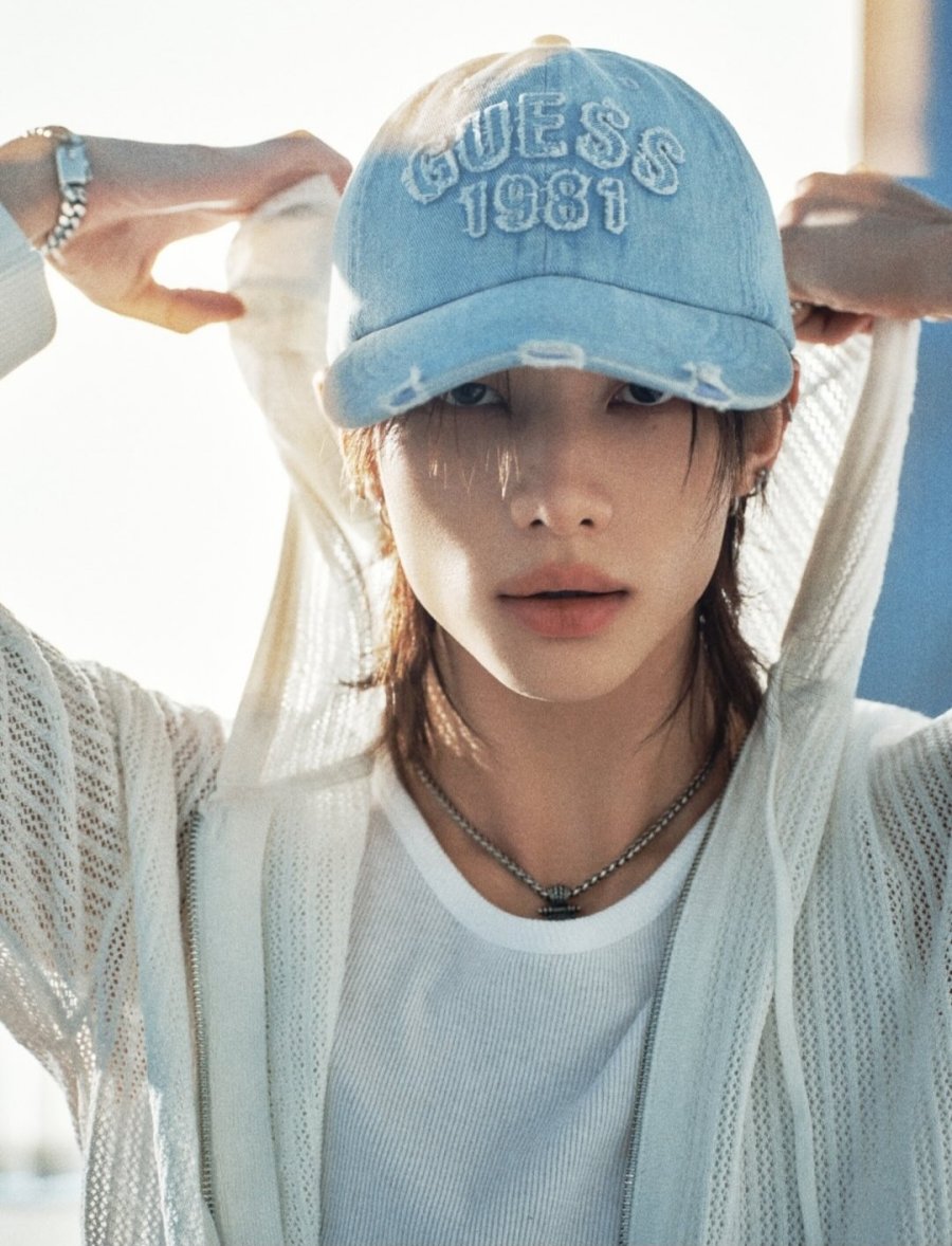 2026-05-hyunjin-guess-cap.jpg