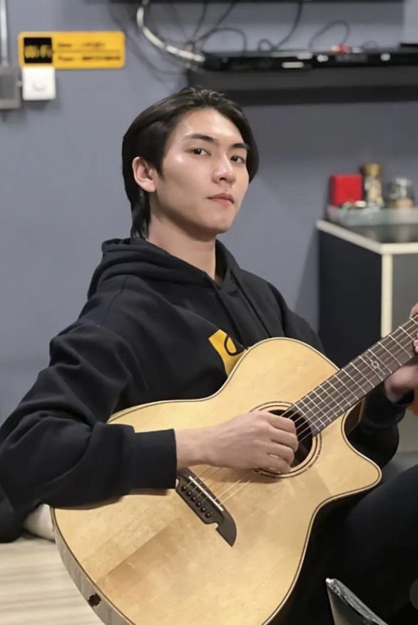 guitar_boss.jpg