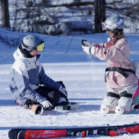 Let's Go Skiing (2022)