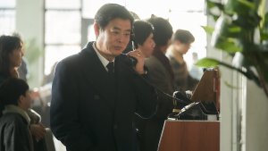 Sung Dong Il Plays a Seasoned Pilot in "Hijacking"