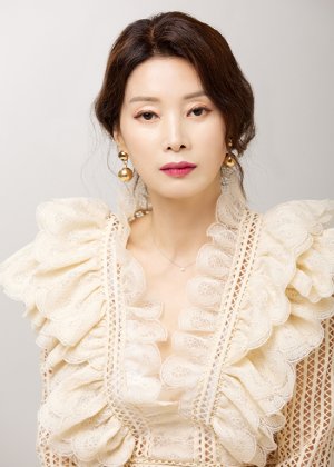 Kim Seong Hee in Love in Spring Korean Drama (2022)