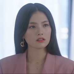Kim Yong Ji photo