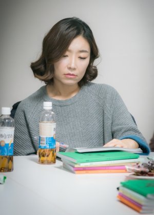Park Hye Jin in Arma Fumegante Korean Drama()