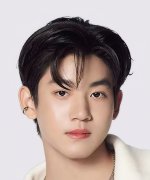 Almond Poomsuwan Suwansatit