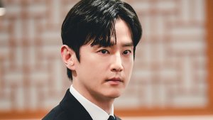 Kwon Yool Plays a Calm and Cool-Headed Prosecutor in "Connection"