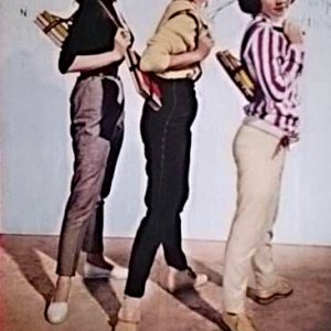 Three Dolls in College (1959)