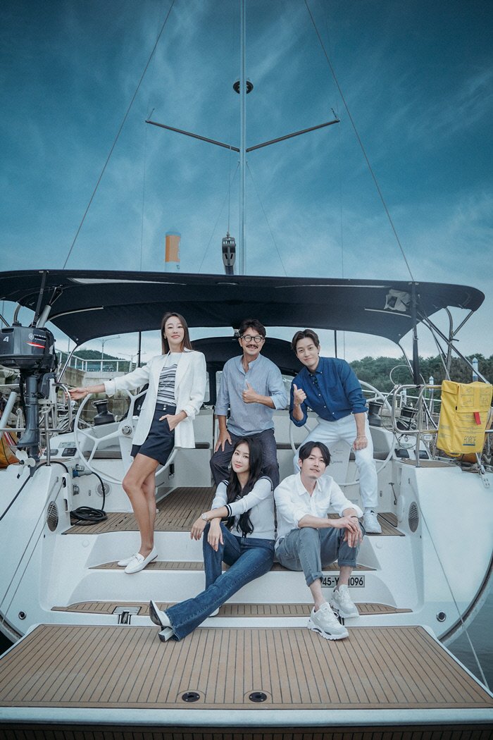cast of yacht expedition the beginning