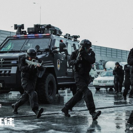 Female SWAT 2 ()
