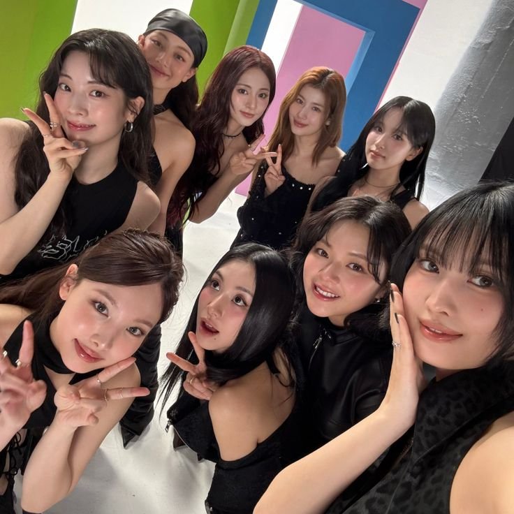 TWICE 2.jfif