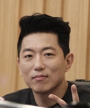 Dong Yoon Lee