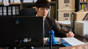 Choi Jin Hyuk Transforms into a Workaholic Maniac in "Miss Night and Day"
