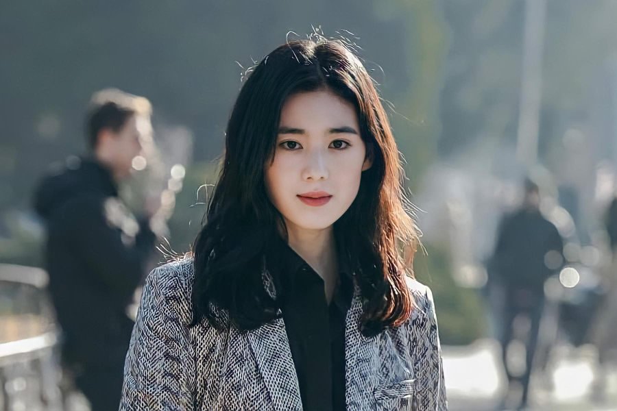 Jung Eun Chae reportedly joins Suzy in "The Second Anna" .