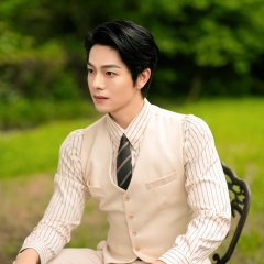 Shi Ba Sui Tai Nai Nai Jia Dao, Chong Zheng Jia Zu Rong Yao Chinese Drama(2025) photo