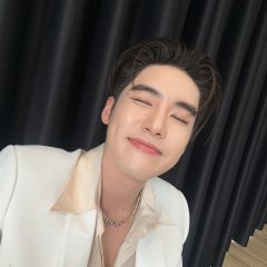 August Vachiravit Paisarnkulwong photo