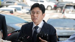 HYBE Chairman Bang Si Hyuk Faces Arrest Request Over Alleged Fraud Scheme
