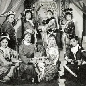 8 Roaming Heroines 2 (1962)