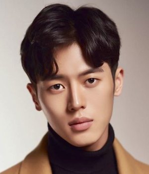 Dong Min Lee