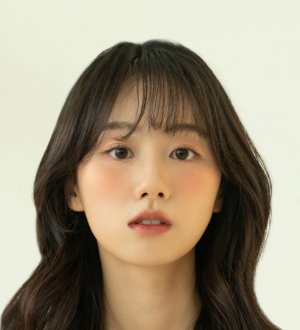 Biodata Yoon Sang Jung - Mesem