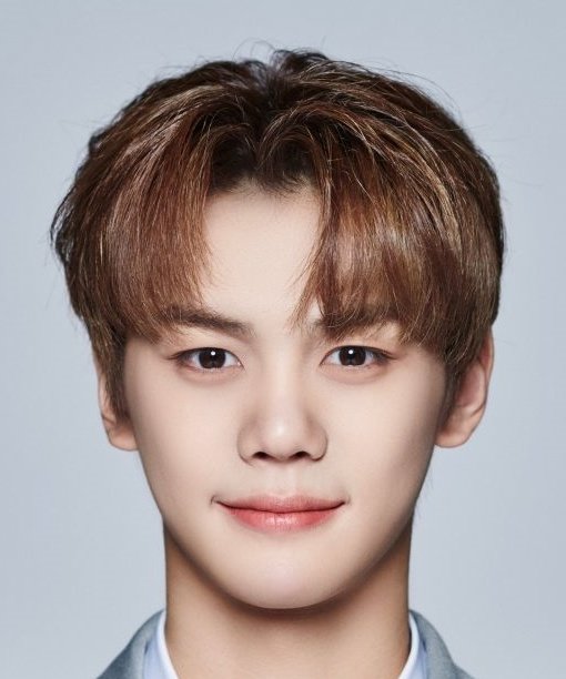 Boysunuvchi boshligining oyoqlarini opadi Jinsiy aloqa mmfm