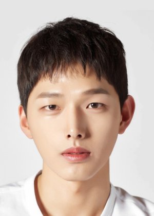Lee Jung Sic in Summer Guys Korean Drama (2021)