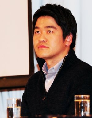 Dong Yoon Lee
