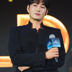 Gold Land Korean Drama photo