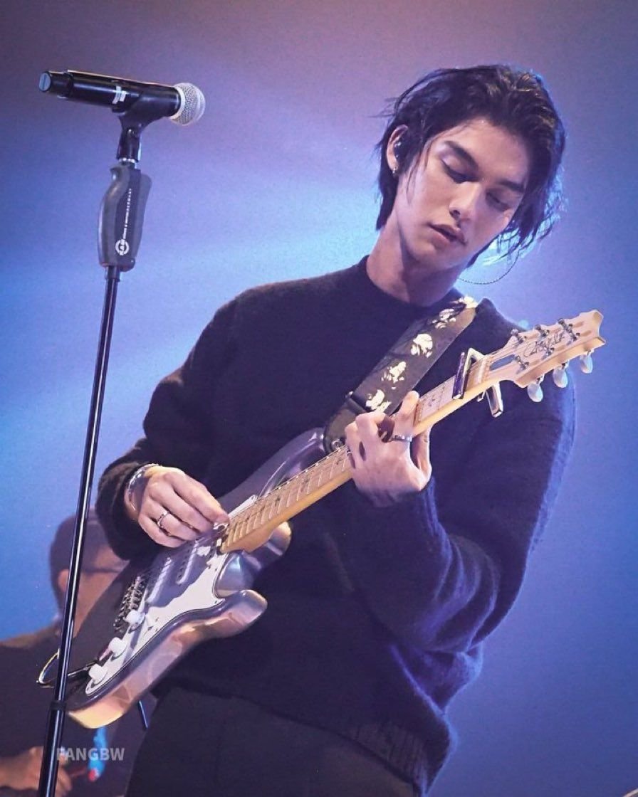 guitar_Bright Vachirawit.jpg