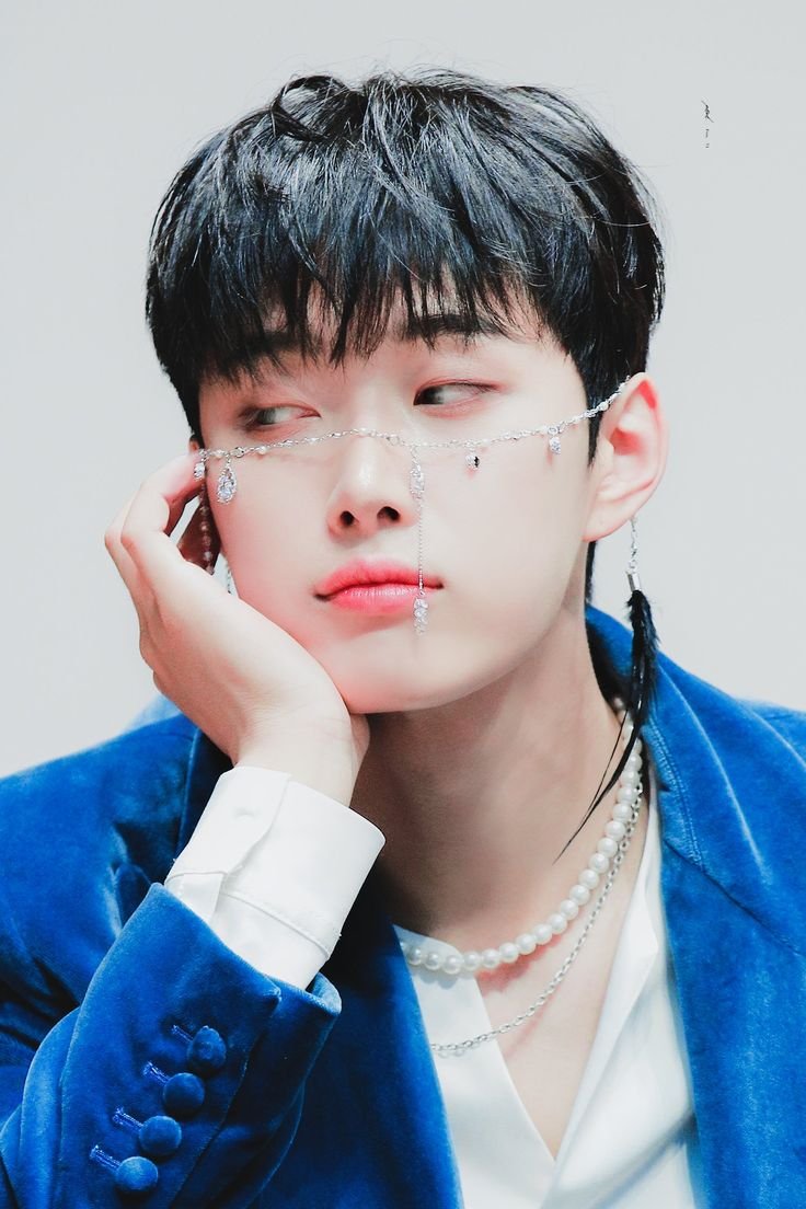a shoulder to cry on_ jaehan.jpg