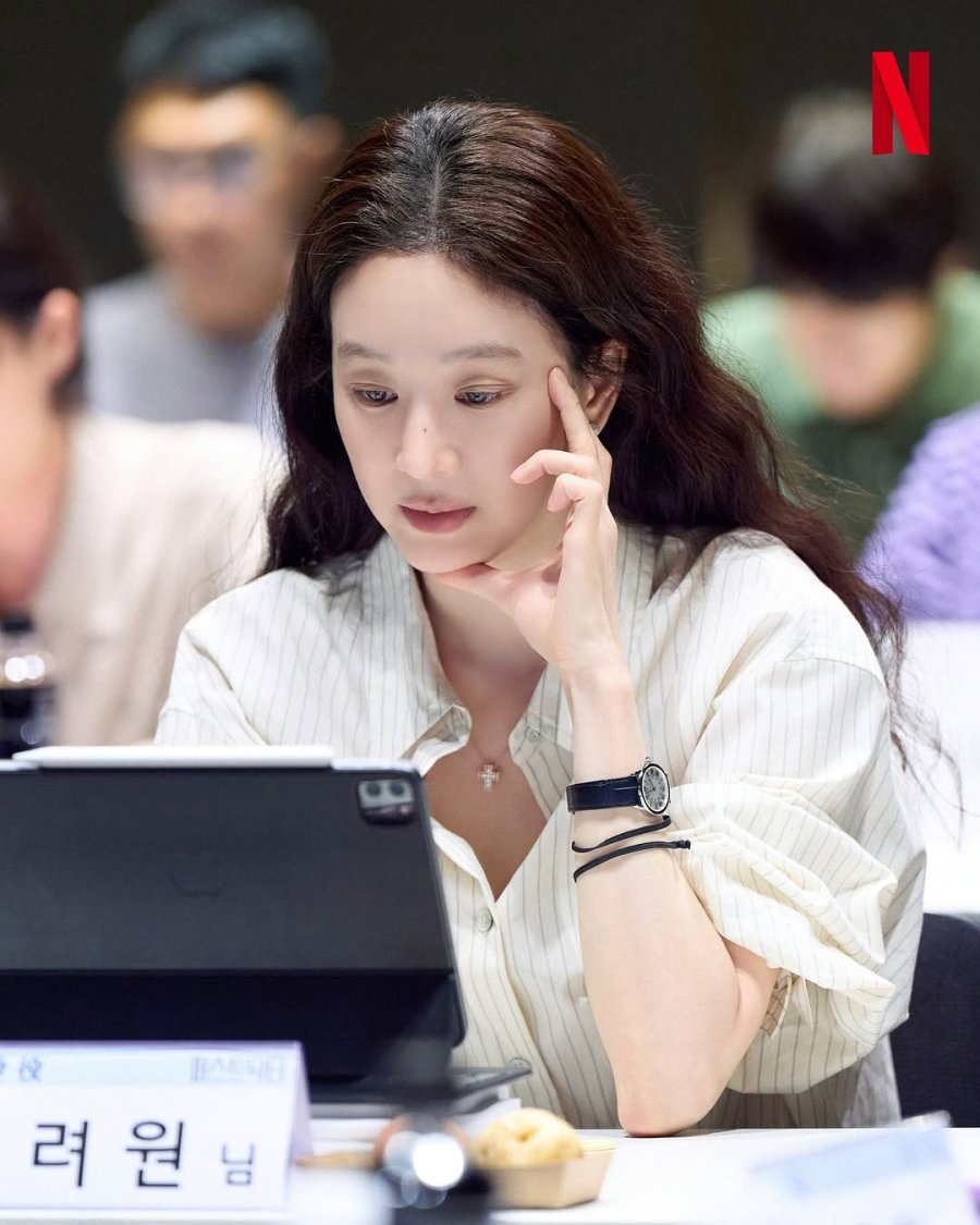 Jung Ryeowon and Kim Mu Yeol to Lead New Netflix Medical Series 'First Doctor'