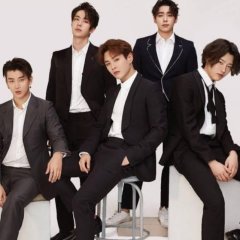 UNIQ The Best Debut (2014) photo