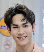 Pak Varayu Pusomjitsakul