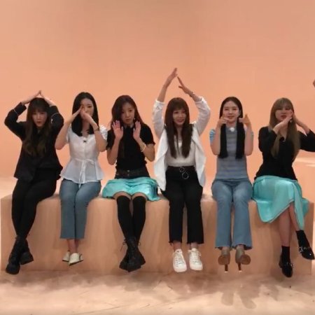 Idol Room (2018)