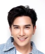 Aon Akkarawat Chumphonwiwat