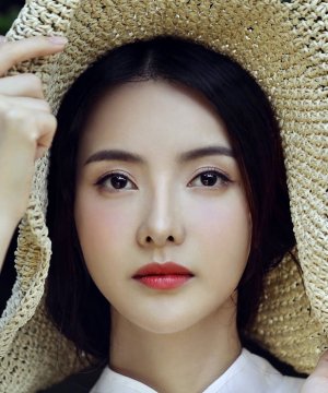 Yun Qian Yue | Wanku Shizi Fei