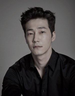 Hyun Seok Lee