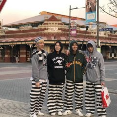Youth Over Flowers : Australia (2017) foto