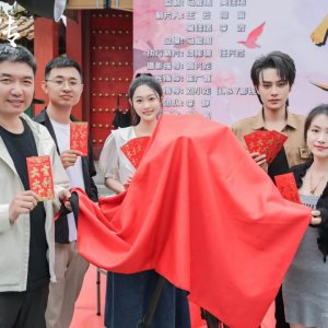 Tuan Chong He Bao Gu Chuan Jin, Dai Hui Hei Ke Ji Jiu Niang Qin (2025)