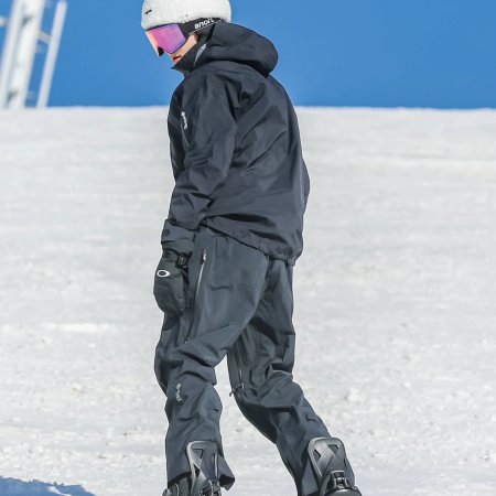 Ski into Love (2025)