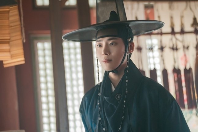 Choo Young Woo hides a secret from his past in The Tale of Lady Ok