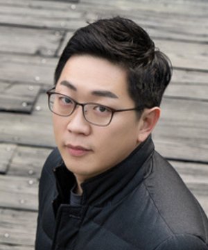Jun Woo Lee