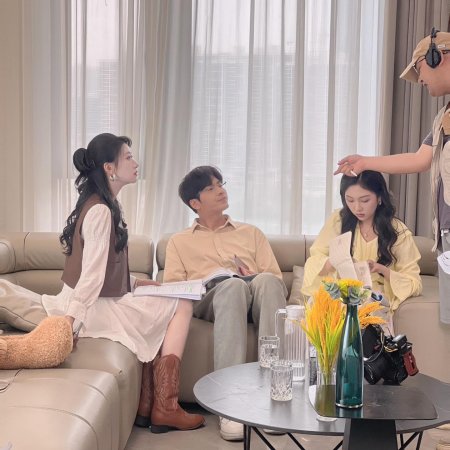 Professor Qi Borrowed a Marriage (2024)