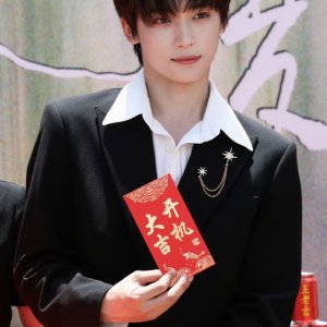 Chi Xia Yu Zao Chun ()