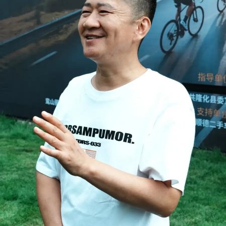 Ni Feng Zhi Lv ()