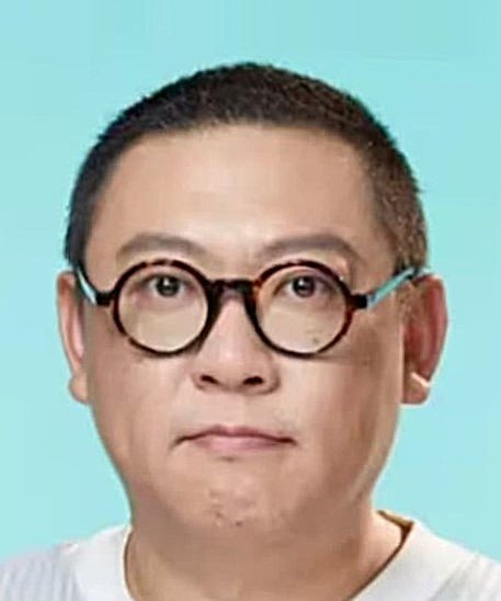 Yi Man Zhang