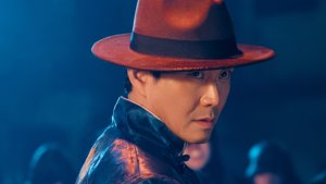 Oh Jung Se is a North Korean agent suffering from memory loss in 'Fifties Professionals'