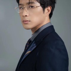 Ding Ji Hao Men Zong Cai Cheng Le Wo De Jin Si Que Chinese Drama(2024) photo