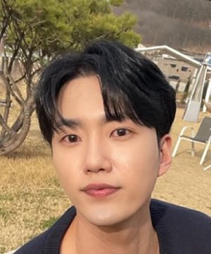 Jong Woon Lee