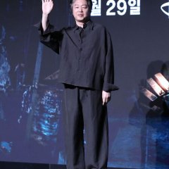 Kim Hee Won photo